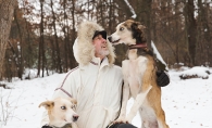 Mike Bestgen, one of the mushers in the Klondike Dog Derby, and two of his sled dogs.