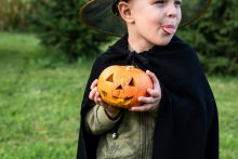 Young kid dressed to go trick-or-treating.
