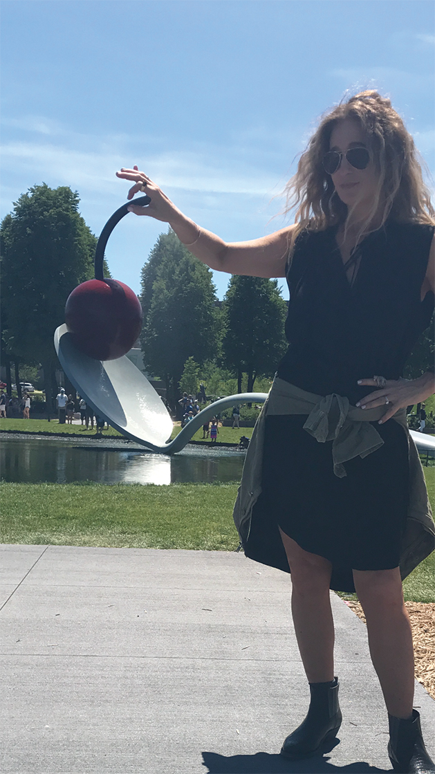 Classic photo with Spoonbridge and Cherry at the Minneapolis Sculpture Garden.