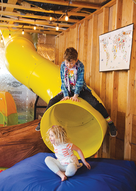 Steve Kuhl's children play together.